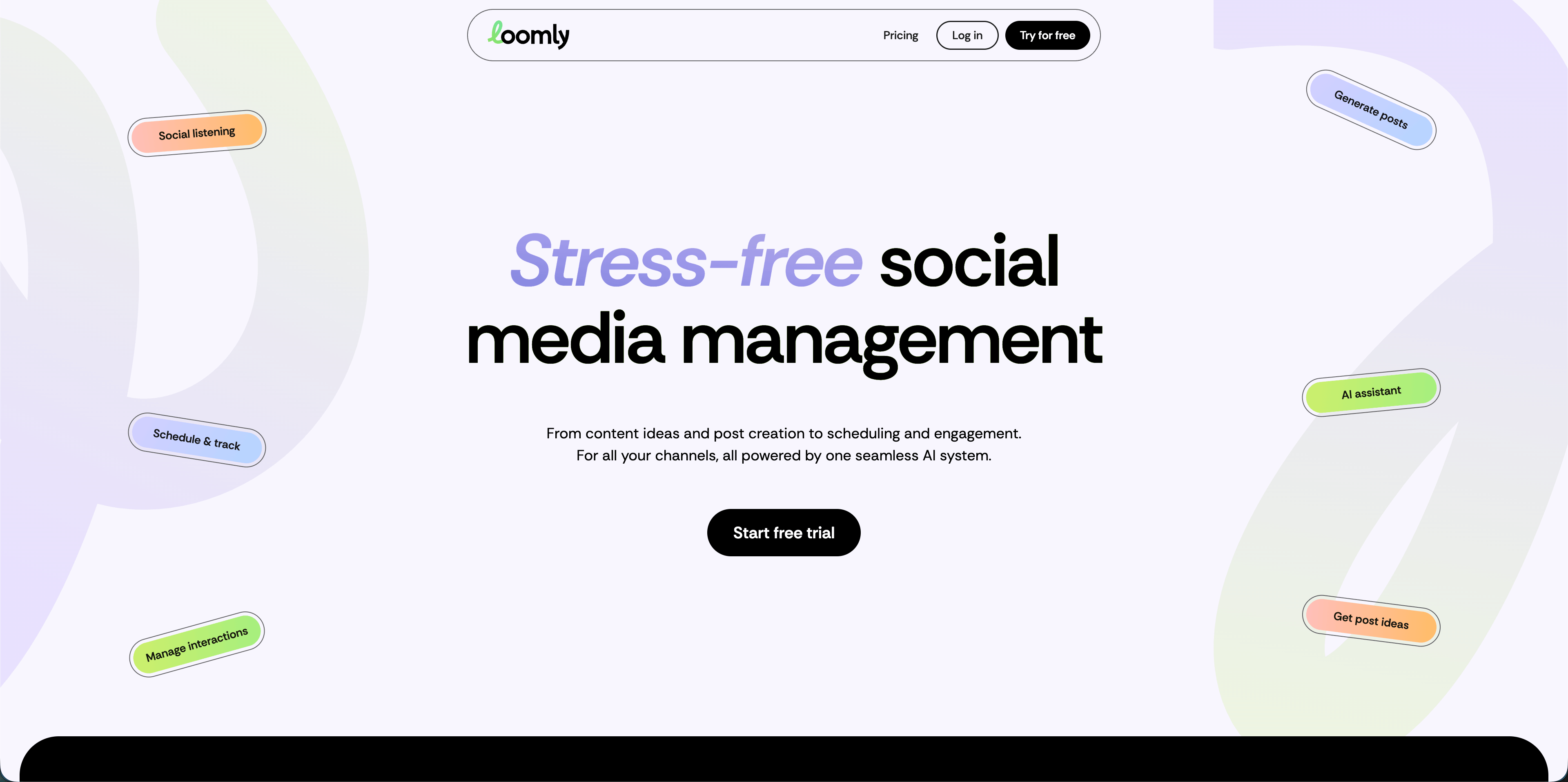 Panel de Loomly que muestra un calendario social estructurado para campañas de plomería